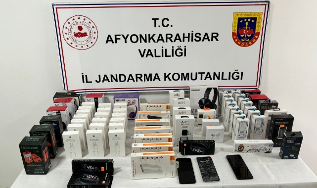Kaçak telefon satan işyerine operasyon