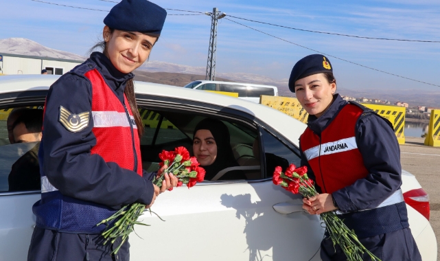 Kadın jandarmalardan büyük jest