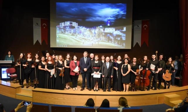 Kadın orkestrasından müziğe zarif bir dokunuş