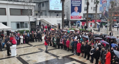 Kadınlar Günü'nde Atatürk unutulmadı