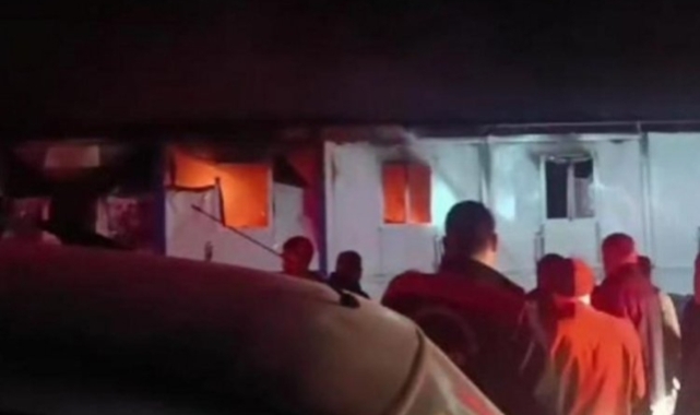 Kahramanmaraş'ta konteyner yanarak küle döndü