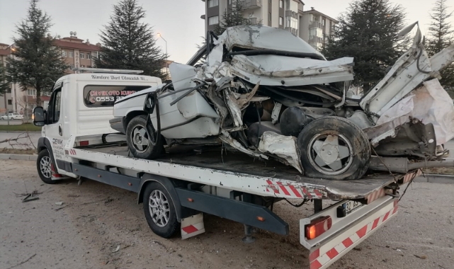 Kamyonet ile otomobil çarpıştı: 1 yaralı
