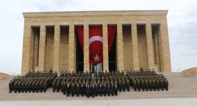 Kara Harp Okulu öğrencileri Anıtkabir’i ziyaret etti