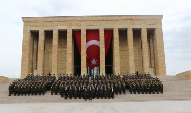 Kara Harp Okulu öğrencileri Anıtkabir’i ziyaret etti