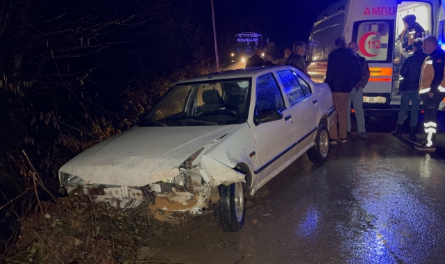 Kayganlaşan yolda dereye uçmaktan son anda kurtuldular