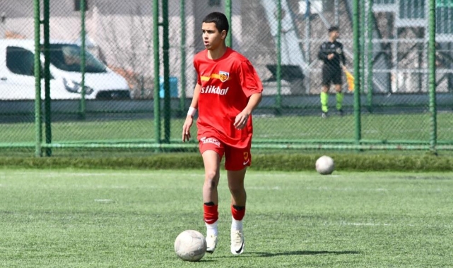 Kayserispor’un genç oyuncusu Aras Çelik’e milli davet