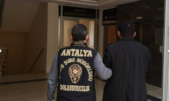 Kendisini polis ve savcı olarak tanıtıp 3,5 milyon liralık vurgun yaptı