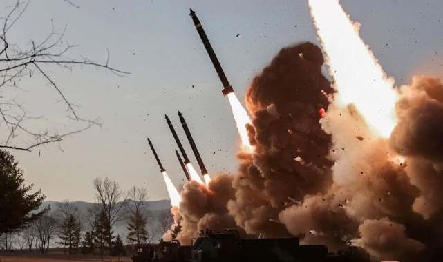 Kim Jong Un savaş tatbikatı yapıyor