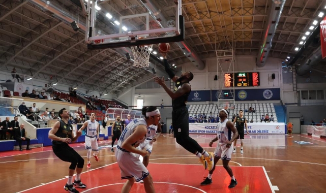 Kocaeli Büyükşehir Belediye Kağıtspor: 82 - Esenler Erokspor: 85