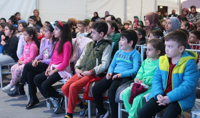 Körfez'de çocuklar Kavuklu ve Pişekar ile eğlendi