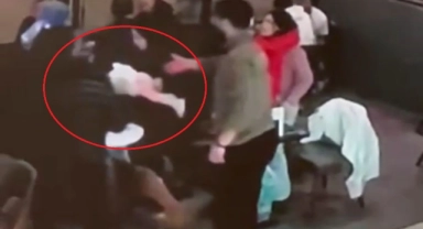 Küçük çocuğu Heimlich manevrası kurtardı