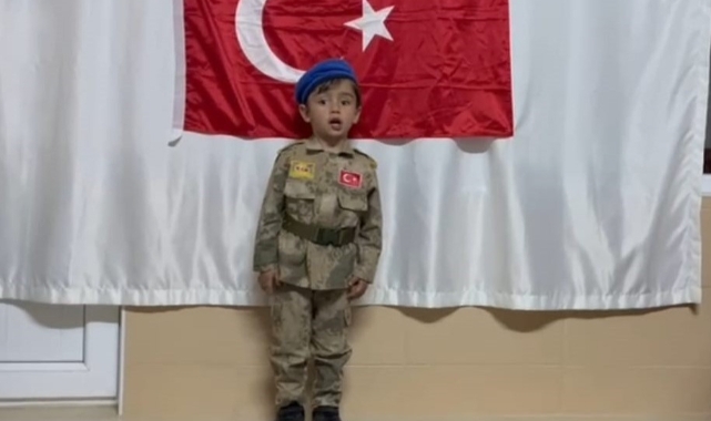 Küçük Ömer'in İstiklal Marşı coşkusu