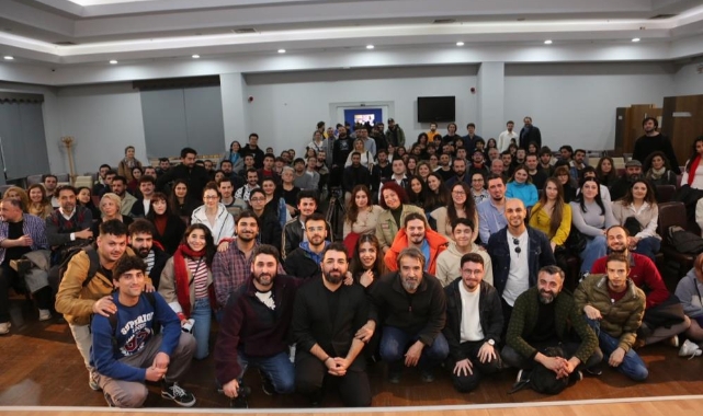 Küçükçekmece'de sinemaseverlerden Zeki Demirkubuz'a büyük ilgi