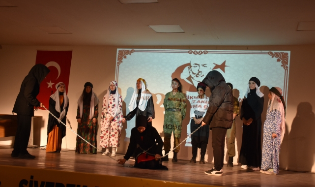 Lise öğrencilerinden İstiklal Marşı'nın kabulüne anlamlı etkinlik