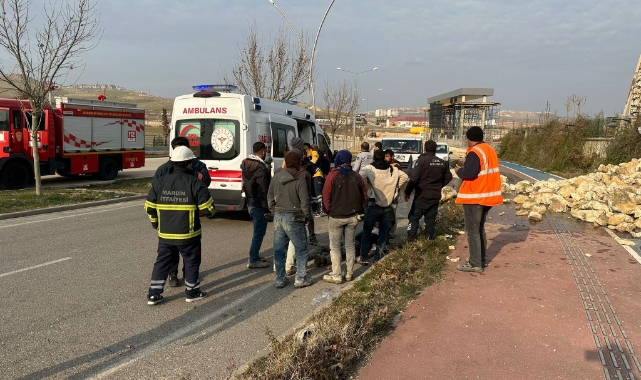 Mardin'de istinat duvarı yıkıldı: 2 yaralı