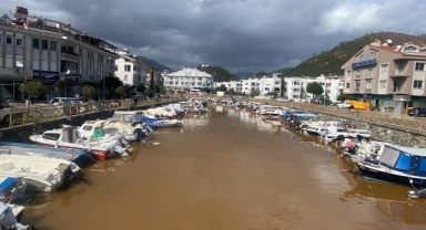 Marmaris'te denizin rengi değişti