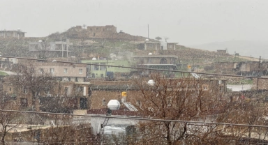 Mazıdağı'nda martta kar yağıyor