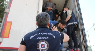 Mercimek yüklü tırdan 40 kaçak göçmen çıktı