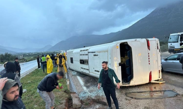 Mersin’de işçi servisi kaza yaptı: 23 yaralı