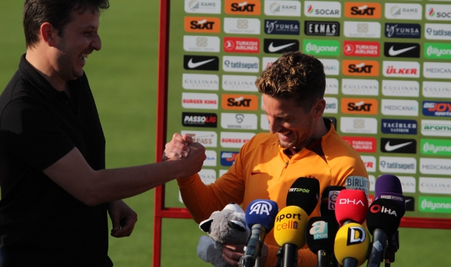 Mertens: "1 yıl daha futbola devam edeceğim"