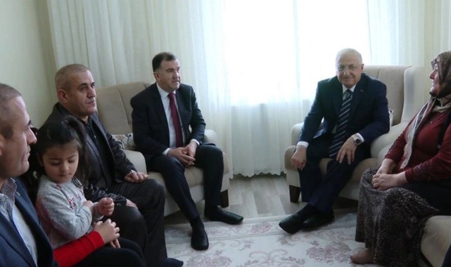 Milli Savunma Bakanı Güler, şehit ailesine ziyarette bulundu