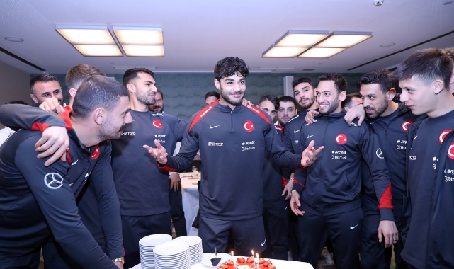 Milli Takım'da Ozan Kabak'ın doğum günü kutlandı