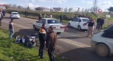 Motor sürücüsü arabanın altında kaldı