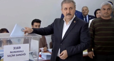 Mustafa Destici oyunu kullandı