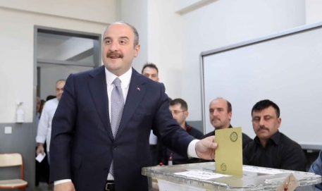 Mustafa Varank sandık başında