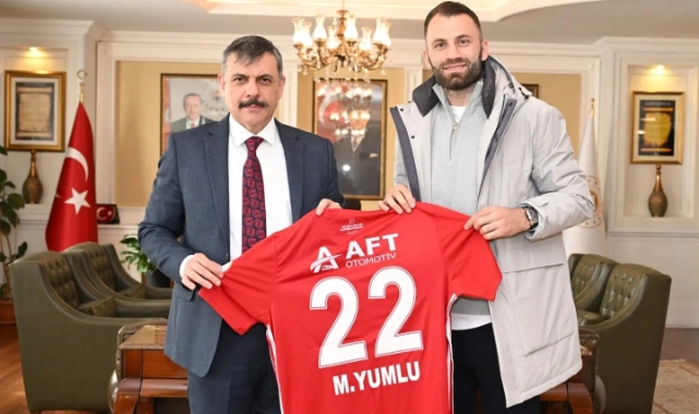 Mustafa Yumlu’dan Vali Çiftçi’ye forma