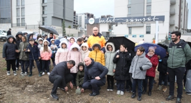 Nilüfer’de çocuklar gelecek için fidan dikti