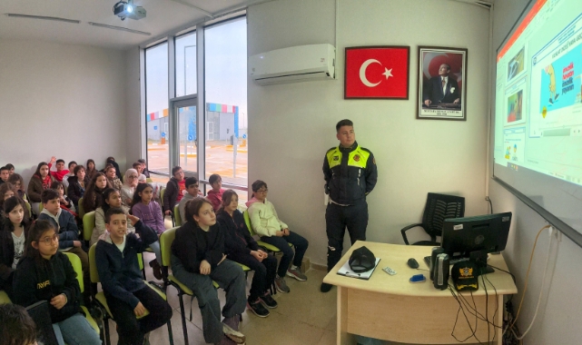 Öğrencilere trafik bilgisi verildi