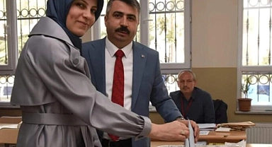 Oktay Yılmaz sandık başında