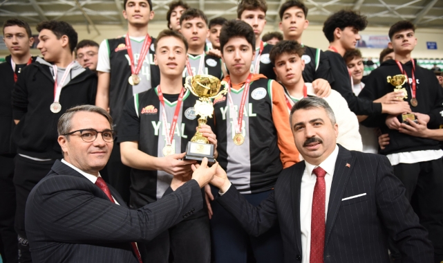 Okul sporları ilçe şenliklerinde görkemli final