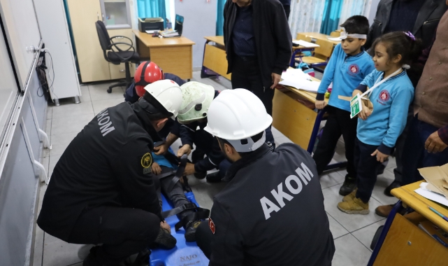 Okulda deprem tatbikatı yapıldı