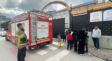 Okulda mahsur kalan öğrenciler seslerini bakın böyle duyurdu