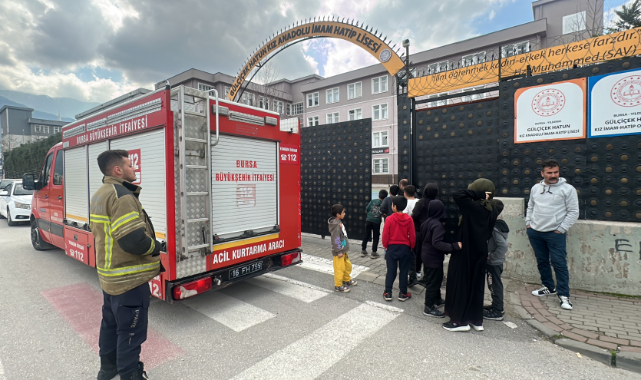 Okulda mahsur kalan öğrenciler seslerini bakın böyle duyurdu