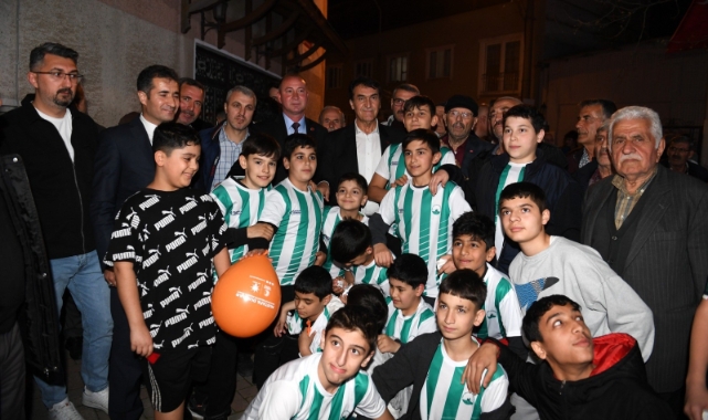 Osmangazi Belediye Başkanı Mustafa Dündar'a sevgi seli