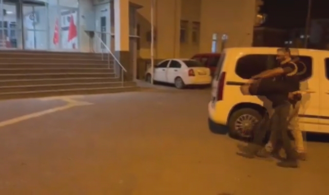 Oto hırsızları polisten kaçamadı