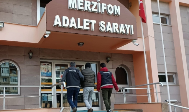 Otomobilinde uyuşturucu çıktı