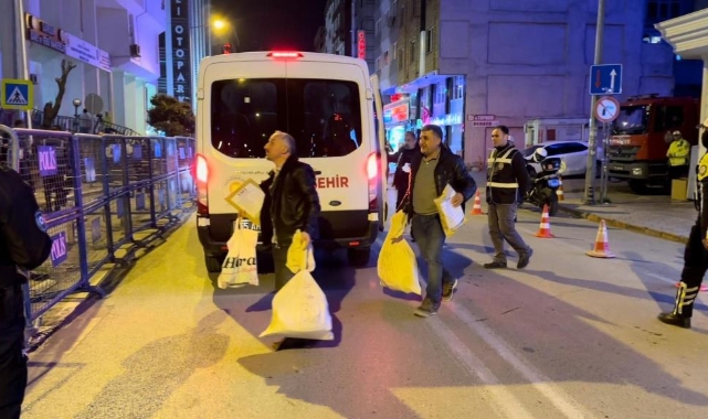 Oy çuvalları İl Seçim Kurulu'na getiriliyor
