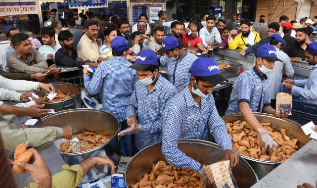 Pakistan’da ilk iftar yapıldı