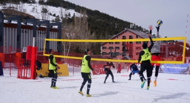 Palandöken'de kar voleybolu heyecanı