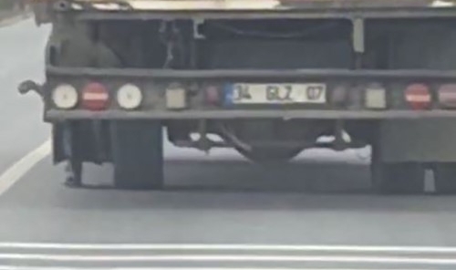 Patlak lastikle trafiğe çıktı
