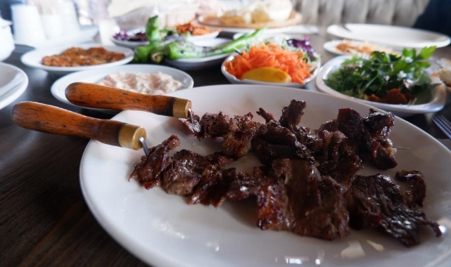 Ramazan ayının vazgeçilmez yemeği cağ kebabı