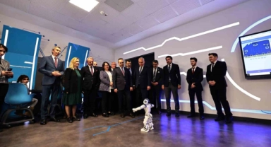 Robot Cezeri’den zeybek şov