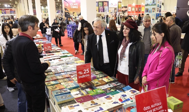 Şadi Özdemir kitapseverlerle buluştu