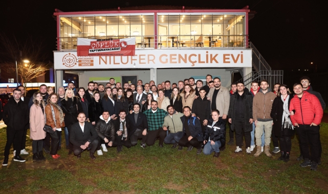 Şadi Özdemir üniversiteli öğrencilerle bir araya geldi