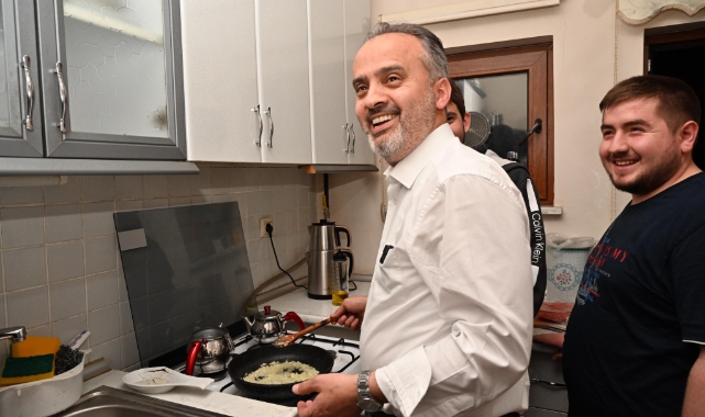 Sahurda menemen Başkan Aktaş'tan