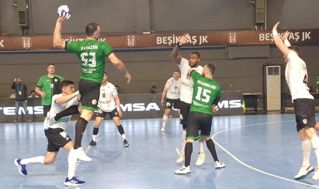 Sakarya Büyükşehir Hentbol liderliği Beşiktaş’tan aldı